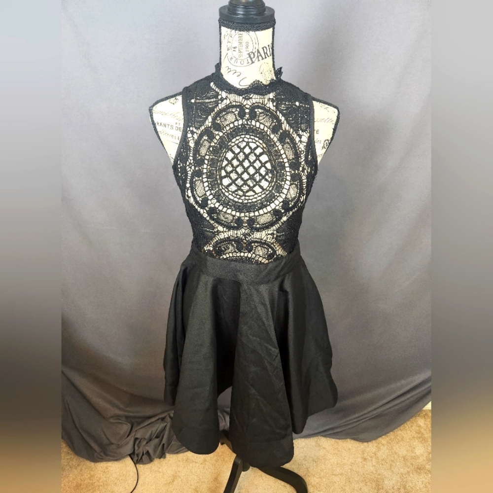 Agaci Medium Sleeveless Crochet Black Dress